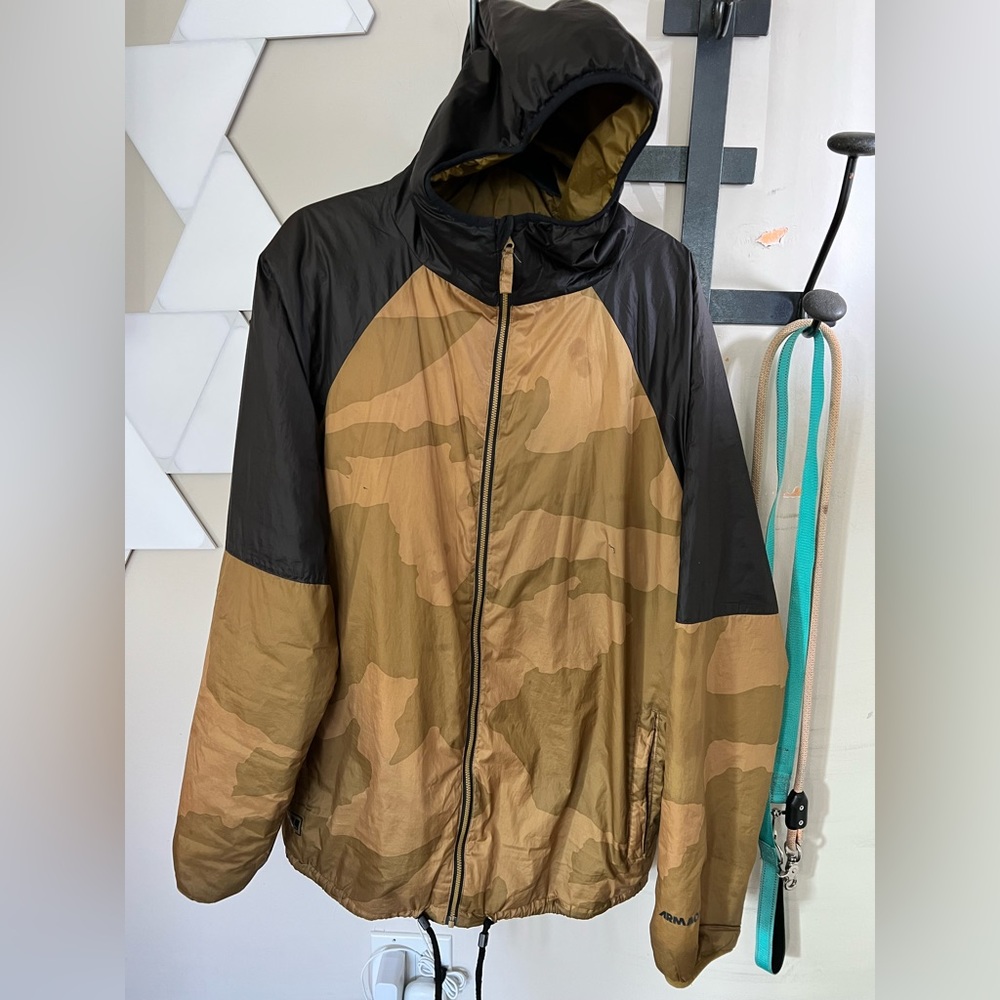 Amada, extra large men’s Pirma loft polyester filled zippered hoodie, Ski style